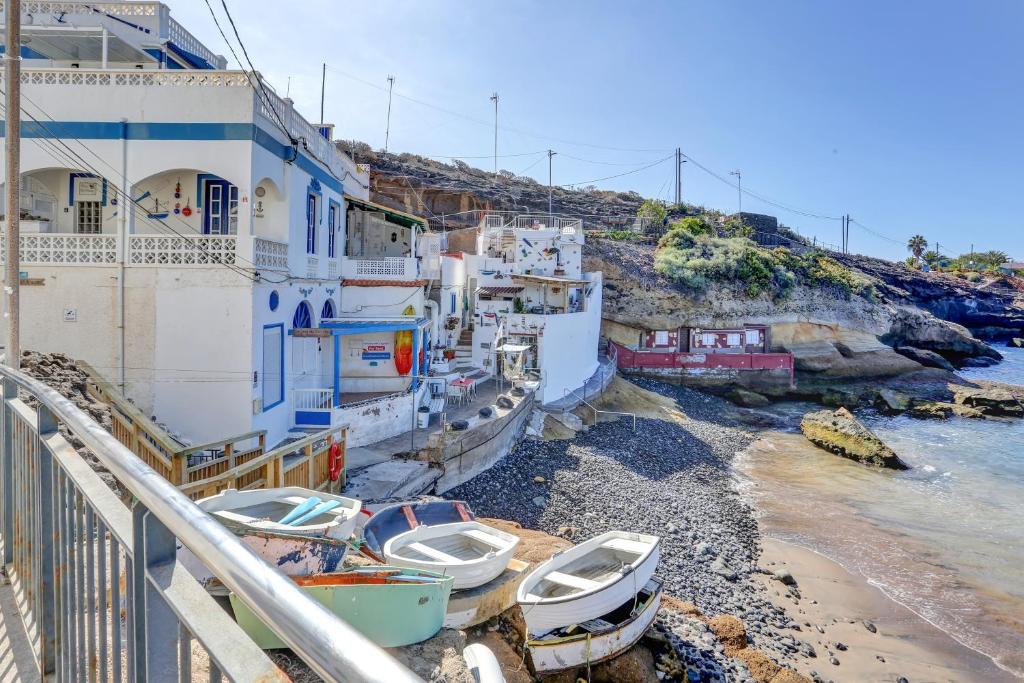 La Casa del Capitán - building-exterior-rocky-bay-boats